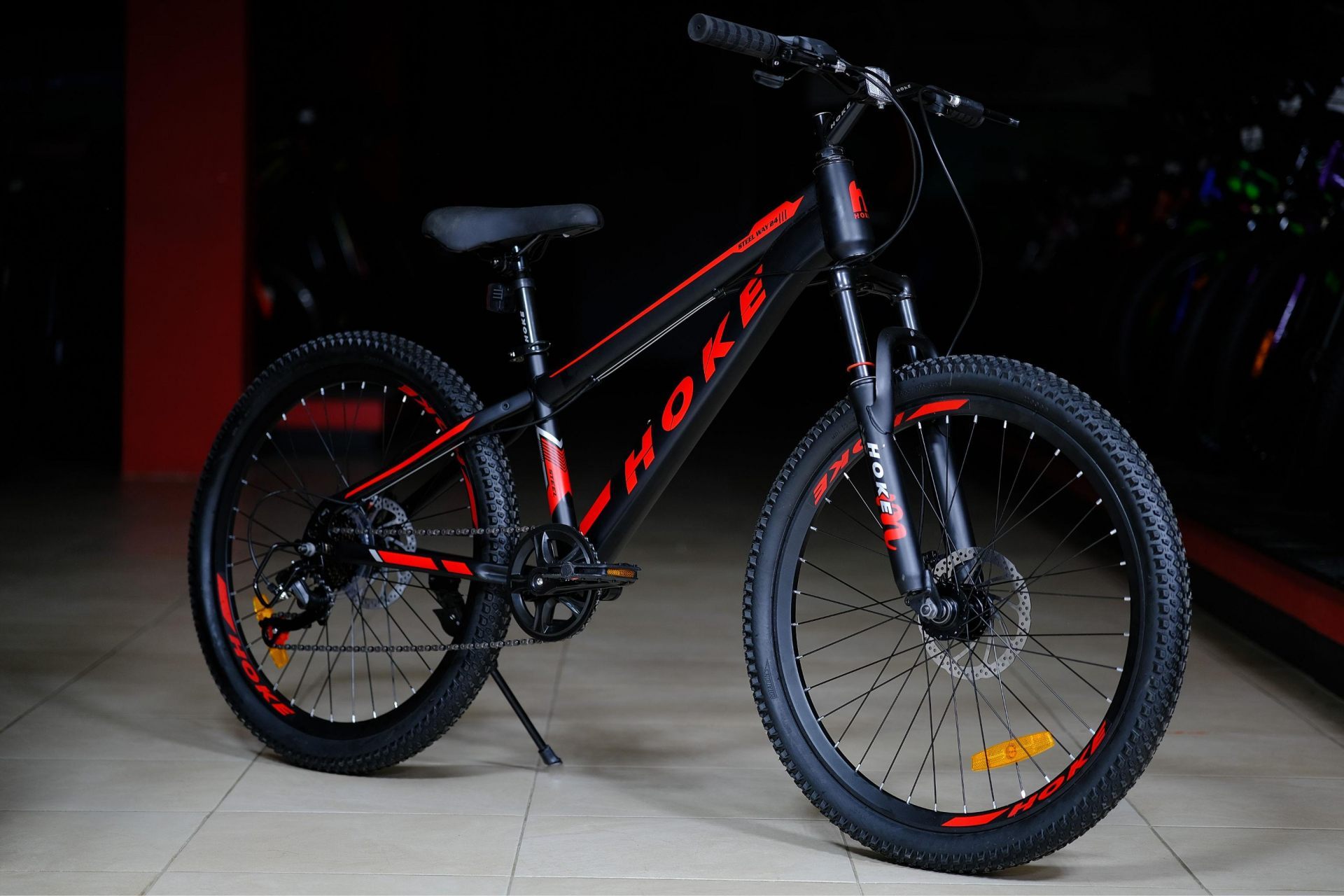 Обод 24 ALLOY двойной высокий, втулки стальные на промподшипниках
 HOKE Steel WAY 24 матовый чёрный-красный